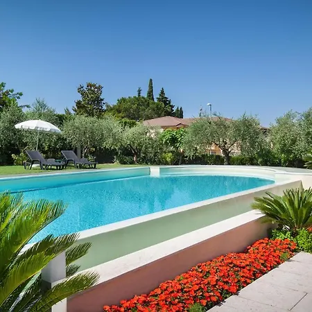 Aurora-holiday 1 Bardolino